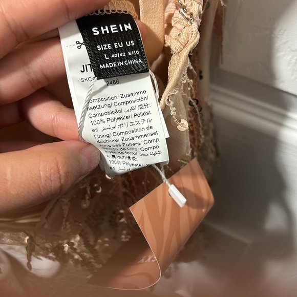 Backless fringe trim halter dress - Picture 6 of 6